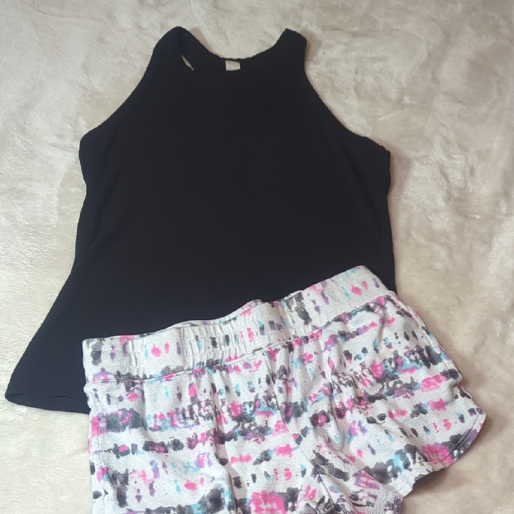 Source Unknown Black Top with Colorful Patterned Shorts Pajama Set